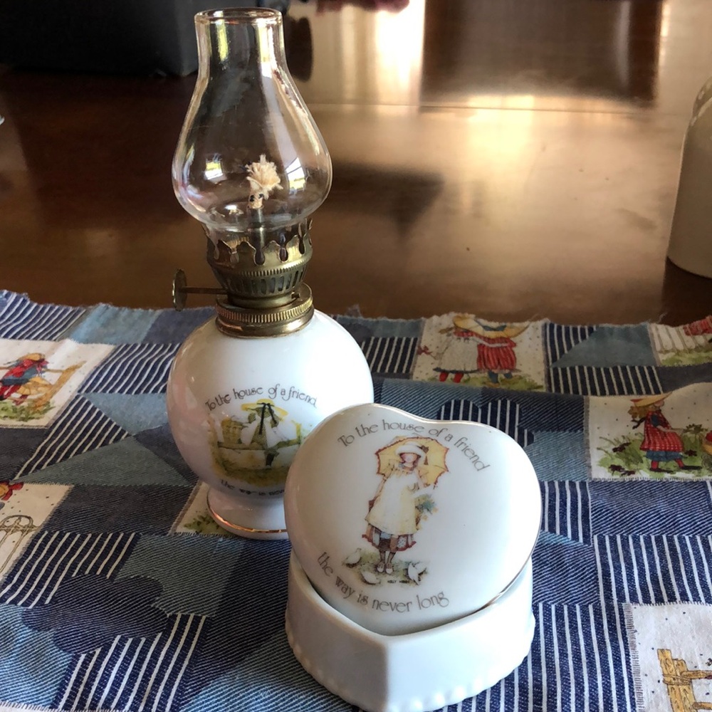 Elegant White Holly Hobbie Decor with Gold Accents